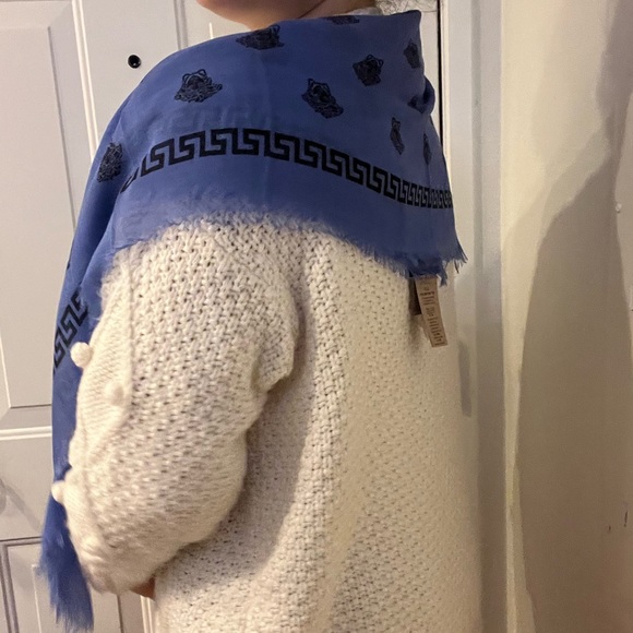 NEW VERSACE blue Medusa Greca Large silk mix shawl scarf - Picture 9 of 15